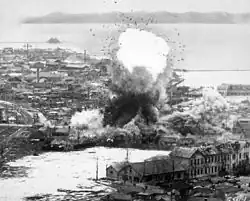 Letouny B-26 Invader bombardují sklady ve Wonsanu, 1951
