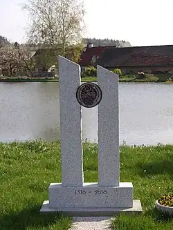 Pomník Viktorina Peka z Římku u rybníka