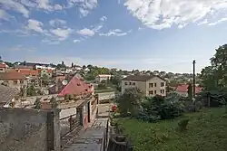Pohled na Kosoř od sochy sv. Jana Nepomuckého