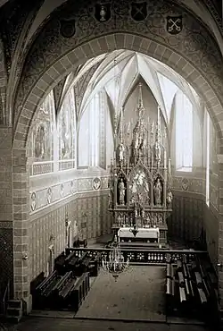 Presbytář kostela Proměnění Páně na hoře Tábor po rekonstrukci na fotografii od Ignáce Šechtla