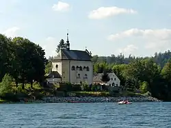 Kostel_-_Karlovec.jpg