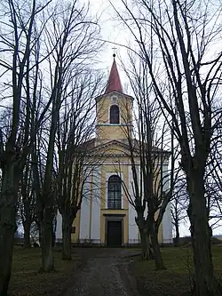 Průčelí farního kostela sv. Vavřince v Království
