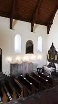 Interiér lodi kostela