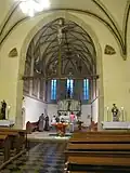 Interiér, pohled k presbyteriu