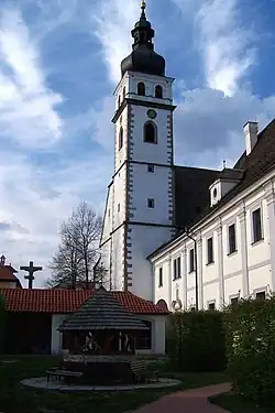Farní kostel sv. Petra a Pavla