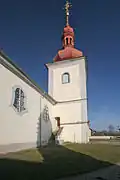 Věž kostela od západu