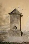 Náhrobní kameny u kostela