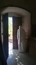 Hlídač u vchodu
