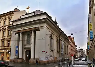 Kostel sv. Kříže z ulice Na Příkopě