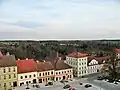 Východní fronta domů na náměstí