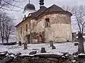 Kostel a hřbitov