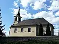 Kostel sv. Mikuláše vyfocený z boku