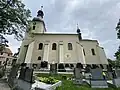 Pohled na kostel ze hřbitova