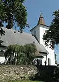 Pohled od jihu přes hřbitovní zeď