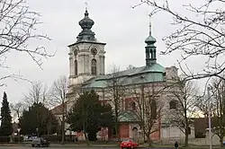 Farní kostel svatého Petra a Pavla v Bezně