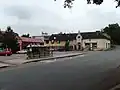 Autobusová zastávka na návsi
