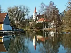 Návesní rybník s kostelem sv. Víta
