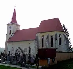 Kostel se hřbitovem