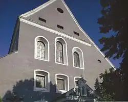Kostel zvenčí