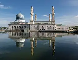 Mešita ve městě Kota Kinabalu