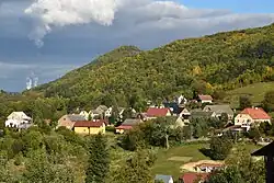 Kotvina od západu s Černým vrchem a Mravenčákem v pozadí