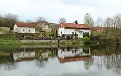 Domky nad spodním rybníkem