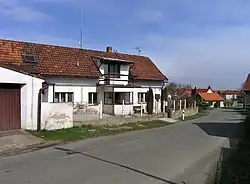 Kozomín – hlavní silnice
