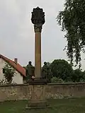 Kozomín, sloup se sousoším Nejsvětější Trojice.jpg