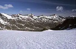 Kreuzspitze (vpravo) v hřebenu Kreuzkamm