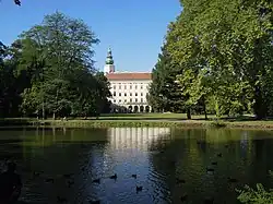 Arcibiskupský zámek při pohledu z Podzámecké zahrady