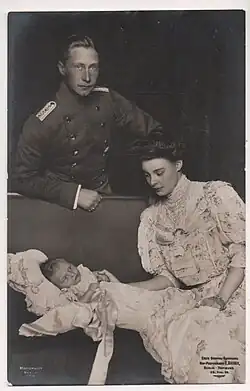 Korunní princ Wilhelm & korunní princezna Cecilie se synem Wilhelmem, 1906