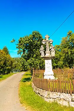Krucifix, uprostřed vsi Kotelsko 01.jpg