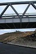 Trosky pod mostem