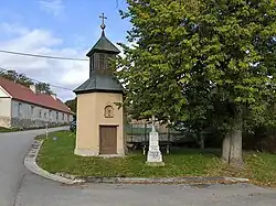 Kaple na návsi