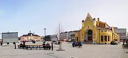 Centrální náměstí, v pozadí radnice