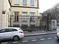 Zídka s plotem