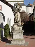Kurdějov - socha sv Antonína u kostela.jpg