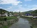Řeka s klášterem sv. Mikuláše na obzoru