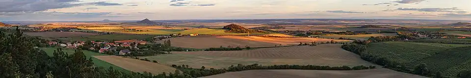 Panorama z vrcholu Kuzova od jihovýchodu k jihozápadu
