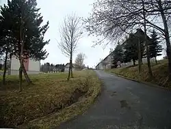 Ulice směrem k rybníku Olšině v Květušíně
