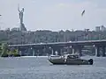 Pohled na most s sochou Matka vlast v pozadí