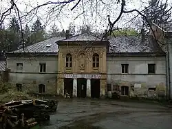 Budova bývalých lázní (červen 2013)