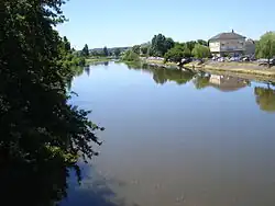 Řeka v Gueugnonu