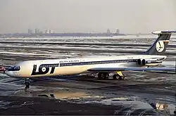 Iljušin IL-62 (SP-LAA) společnosti LOT Polish Airlines na letišti Johna F. Kennedyho v New Yorku v roce 1979