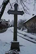 Čapkův kříž na návsi