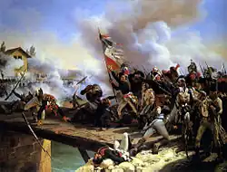 Napoleon v čele skupiny vojáků vstupuje na můstek přes vodní tok, s potrhanou vlajkou v rukou se otáčí se ke skupině. V pozadí na druhé straně mostku, zahaleni oblaky dýmu, jsou oddíly nepřátel.