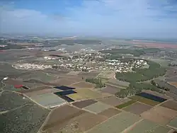 Letecký pohled na mošav Lachiš