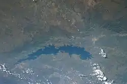 letecký pohled na přehradní jezero
