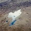 Satelitní pohled na jezero Van. Pohoří je vidět v horní části snímku