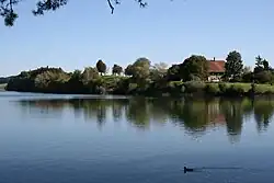 Jezero Lac de Bret v Puidoux